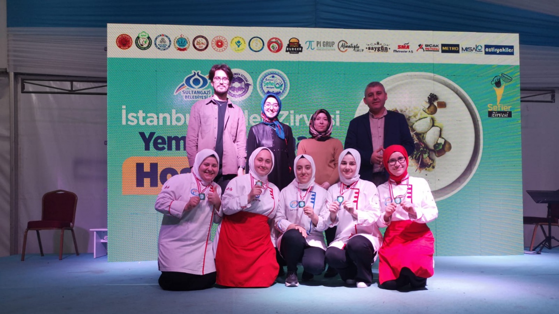 Yiyecek İçecek Hizmetleri Öğrencilerimiz İstanbul Şefler Zivesi'nden Madalyalar İle Döndü